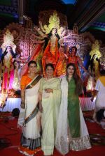 Kajol, Tanuja, Tanisha Mukherjee at North Bombay Sarbojanin Durga Puja 2015 on 22nd Oct 2015